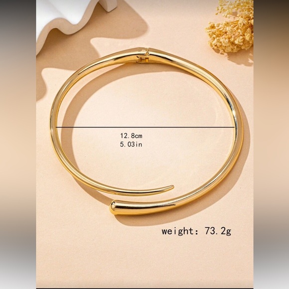 Elegant Gold Choker Necklace - Picture 5 of 5